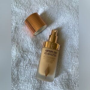 CHARLOTTE TILBURY - AIRBRUSH FLAWLESS FOUNDATION 💗